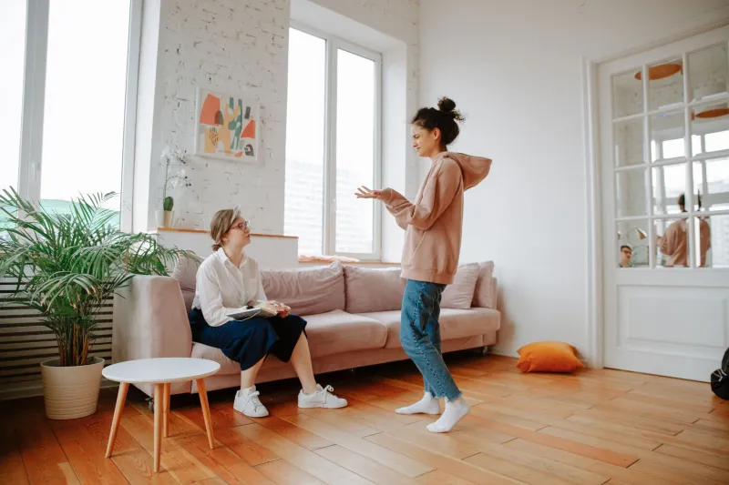 When Your 6 AM Alarm Meets Their 2 AM Lifestyle: Navigating Quiet Hours in a Shared Homestay